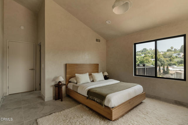 2225 Cazador Drive, Los Angeles CA: https://media.crmls.org/mediaz/56d01afe-af33-4b13-911f-2bd4bb52efd0.jpg