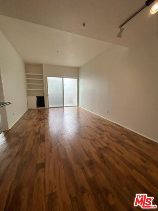 4060 Glencoe Avenue, 319 photo 5