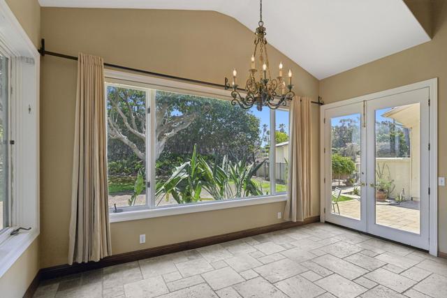 431 Flores de Oro, Rancho Santa Fe CA: https://media.crmls.org/mediaz/56d08108-0b49-4788-9c98-2c0df75b2b50.jpg