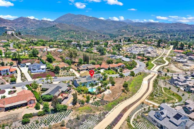 17342 Tam O Shanter Dr, Poway CA: https://media.crmls.org/mediaz/56d0ae5f-f7ef-41e1-802d-e9e2f47b5e28.jpg
