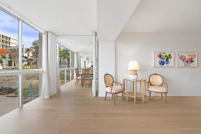 939 Coast Blvd. 5G, La Jolla CA: https://media.crmls.org/mediaz/56d0e0c5-3a85-415c-84bc-ece152951a77.jpg