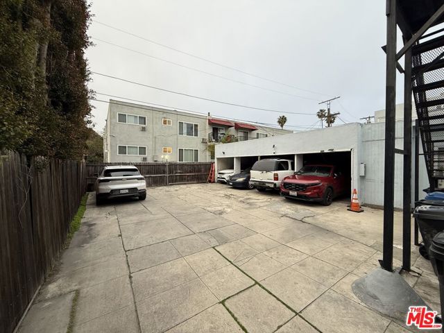 6640 Leland Way, Los Angeles CA: https://media.crmls.org/mediaz/56d11135-37b1-4592-9b1a-54603277f287.jpg