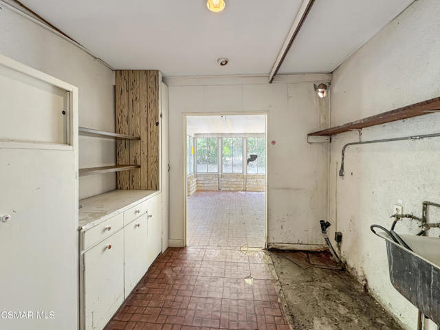 22950 Humming Bird Way, Calabasas CA: https://media.crmls.org/mediaz/56d18d74-73b6-4790-be43-d717f58ea280.jpg