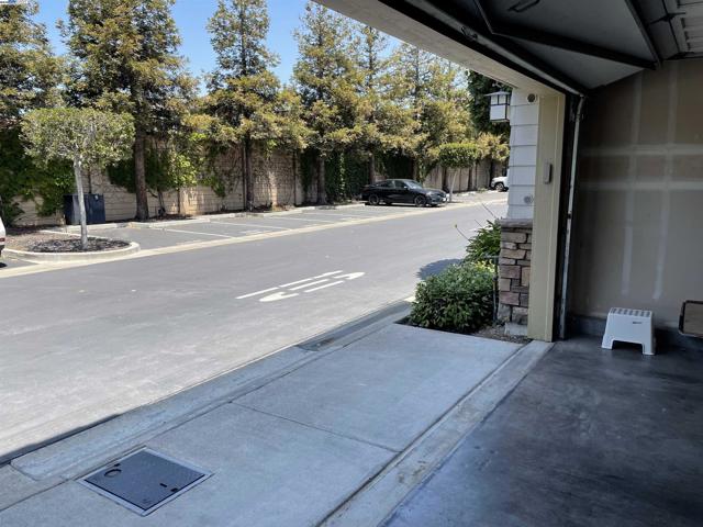 49031 Woodgrove Cmn, Fremont CA: https://media.crmls.org/mediaz/56d1a4b7-f607-42b7-a3c4-12e4f7181a6f.jpg