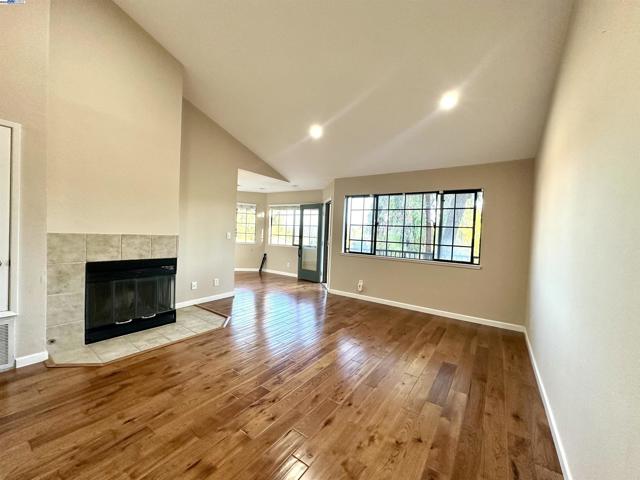 2000 Canyon Woods Dr, San Ramon CA: https://media.crmls.org/mediaz/56d1d67a-489c-4d34-80aa-481164ac80cf.jpg