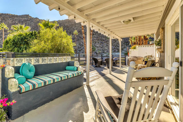 527 Jade Lane, Palm Springs CA: https://media.crmls.org/mediaz/56d1e0b8-099f-46dc-9631-dc7f741dcecb.jpg