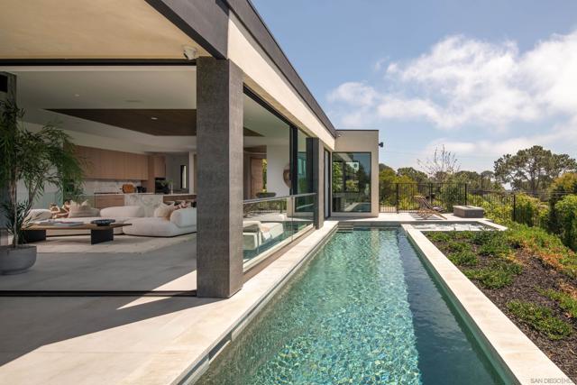 722 Amphitheatre Dr, Del Mar CA: https://media.crmls.org/mediaz/56d2574b-ec01-4b6c-8c2f-7000e1e165d0.jpg