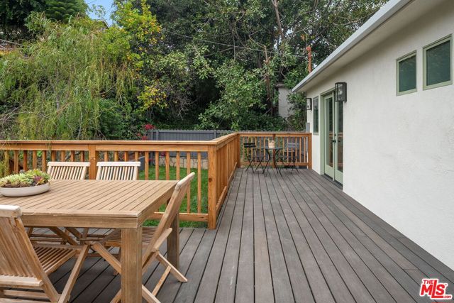 5215 Parkglen Avenue, Los Angeles CA: https://media.crmls.org/mediaz/56d2af16-e8ee-4fab-9208-d82fd68bccb2.jpg