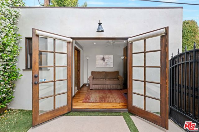 8265 Romaine Street, West Hollywood CA: https://media.crmls.org/mediaz/56d328e1-a5ee-4a0e-ad5d-33e4c20ce2d1.jpg