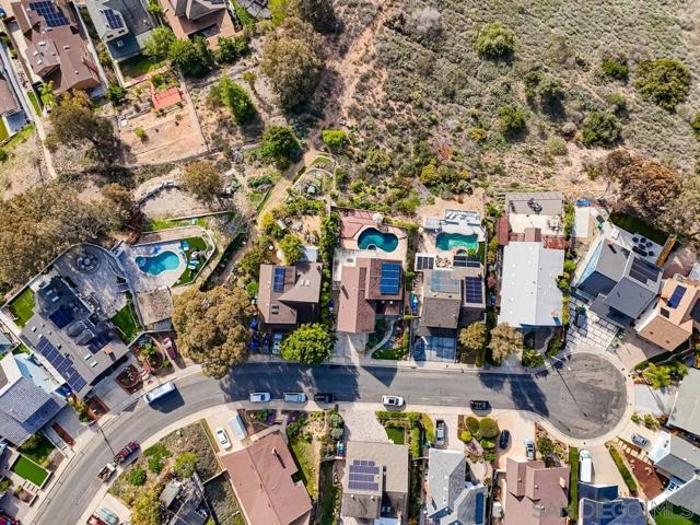 12835 Via Caballo Rojo, San Diego CA: https://media.crmls.org/mediaz/56d350c7-a429-4071-b66a-ae2f567407a6.jpg