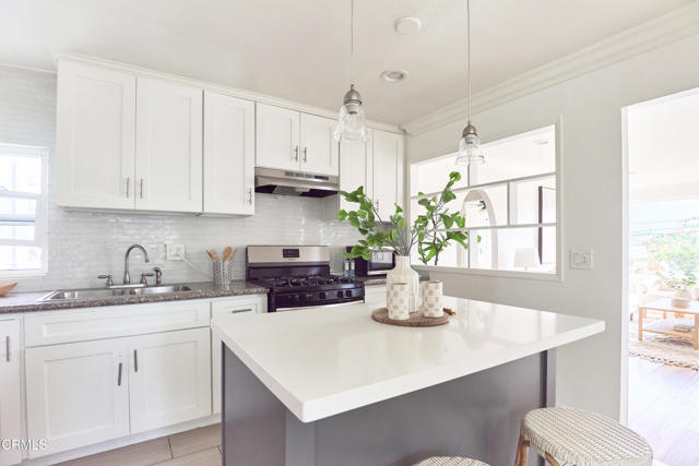401 Del Norte Street, Los Angeles CA: https://media.crmls.org/mediaz/56d3907a-901e-48a5-afc7-6bf88fb3ea3b.jpg