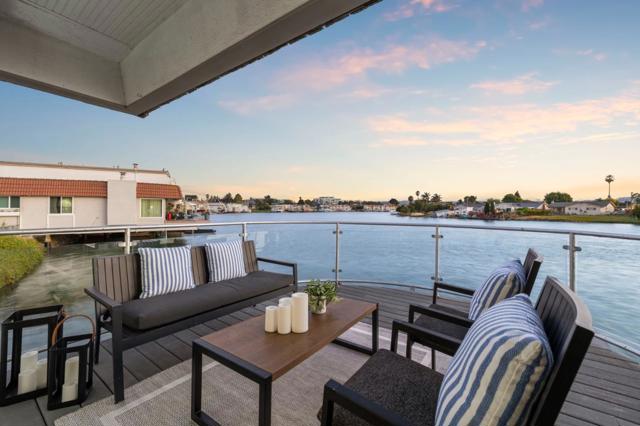 464 Fathom Drive, San Mateo CA: https://media.crmls.org/mediaz/56d3a881-8508-4661-842d-574310090739.jpg