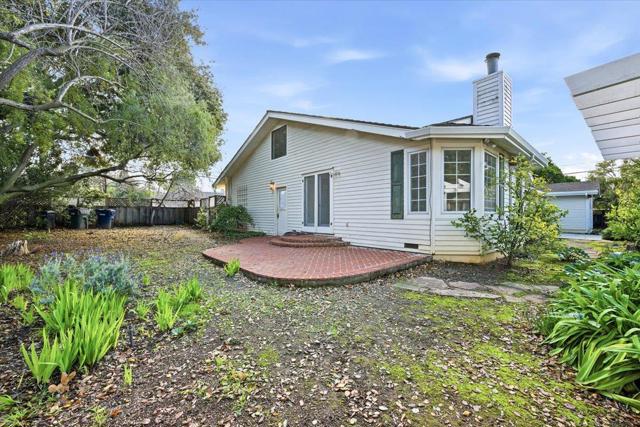 915 Berry Avenue, Los Altos CA: https://media.crmls.org/mediaz/56d3e294-4795-4b76-9b2d-2c6352af5de1.jpg