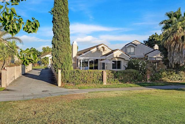 2380 Wayfarer Dr, Discovery Bay CA: https://media.crmls.org/mediaz/56d45ee9-8aaa-4bb4-ae20-d3165601d7f5.jpg