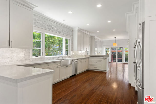 2347 Parnell Avenue, Los Angeles CA: https://media.crmls.org/mediaz/56d4a5c9-36b6-41f0-9569-1405ea1ec0a6.jpg