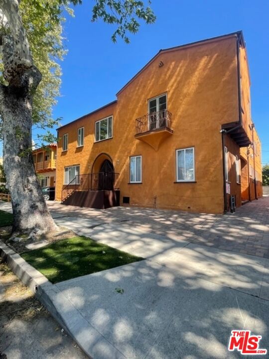 4306 8th Avenue, Los Angeles CA: https://media.crmls.org/mediaz/56d5ea2f-cc1b-477e-a8b1-96054da47adc.jpg