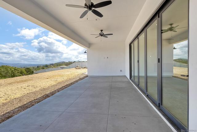1648 Calle Catalina, Escondido CA: https://media.crmls.org/mediaz/56d60036-86be-4ab6-ac57-a8867dd05384.jpg