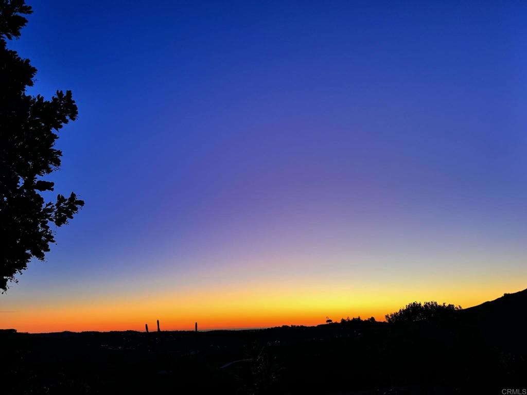 https://media.crmls.org/mediaz/56d61c93-97a0-4f9b-ae66-7971dfc8af96.jpg?preset=X-Large