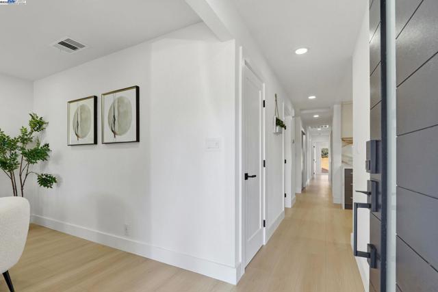 32252 Coronation dr, Union City CA: https://media.crmls.org/mediaz/56d6abab-f038-4adf-9273-1902aae2bced.jpg