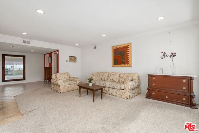 4200 Via Dolce, Marina del Rey CA: https://media.crmls.org/mediaz/56d6bee3-ec36-4263-86f3-340921a7a9ef.jpg