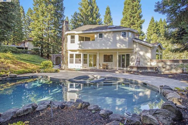 3 BLACKHAWK CLUB CT, Danville CA: https://media.crmls.org/mediaz/56d6e4dc-ab3a-4639-aae7-272409f7902f.jpg