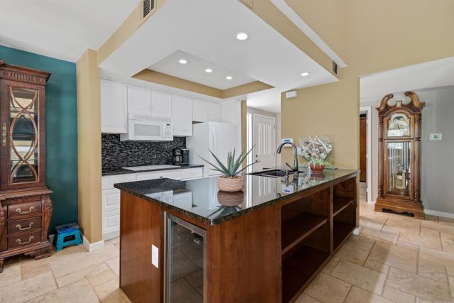 23606 Country Villa Rd, Ramona CA: https://media.crmls.org/mediaz/56d71cfd-47b6-4da3-89ad-ed874b3d835c.jpg