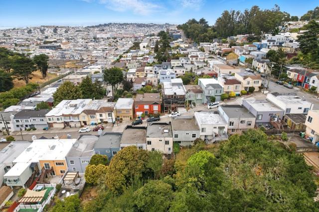 662 Colby Street, San Francisco CA: https://media.crmls.org/mediaz/56d756ef-ed1a-4cf1-9cb3-27e9d1720964.jpg