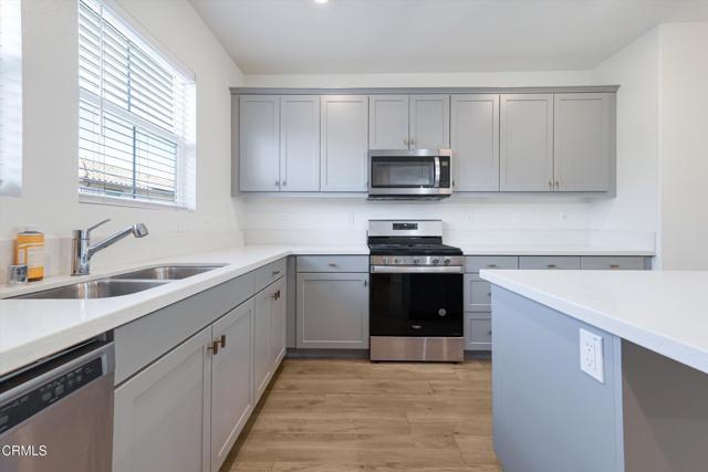 Detail Gallery Image 10 of 25 For 569 Grapefruit Ln, Fillmore,  CA 93015 - 4 Beds | 2/2 Baths