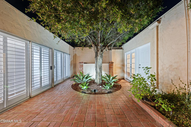 4524 Greengate Court, Westlake Village CA: https://media.crmls.org/mediaz/56d92f09-ca32-40e5-b0b9-6740905206f4.jpg