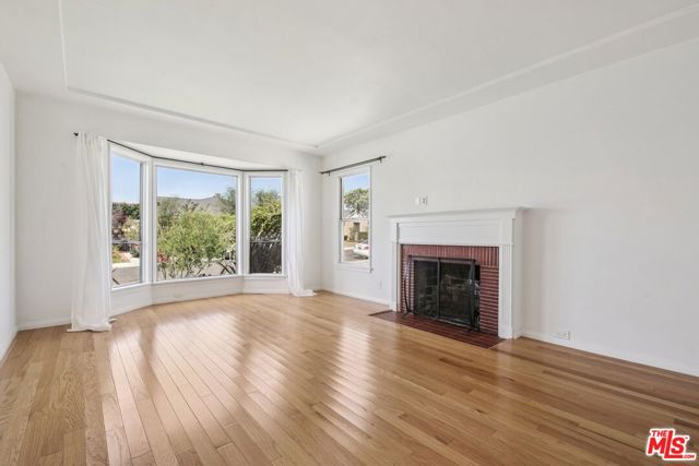 8150 Kenyon Avenue, Los Angeles CA: https://media.crmls.org/mediaz/56d95c2b-9643-4498-9219-09b947bb44b8.jpg