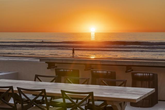 Detail Gallery Image 10 of 12 For 2016 Ocean Front, Del Mar,  CA 92014 - 4 Beds | 4 Baths