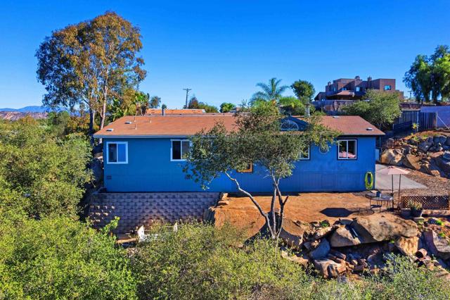 300 Thornton Dr, El Cajon CA: https://media.crmls.org/mediaz/56d9ac8f-2f22-4b49-9b6f-6ce45e47f905.jpg