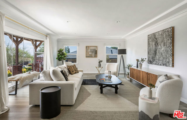 1142 Arbor Dell Road, Los Angeles CA: https://media.crmls.org/mediaz/56da0201-d948-4bad-b106-1ae313da8794.jpg