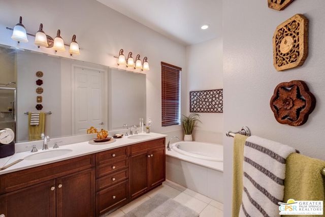 81091 Avenida Colonias, Indio CA: https://media.crmls.org/mediaz/56da3c79-43cc-4460-aa90-0bf493a5ee07.jpg
