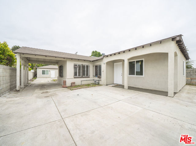 322 W 122nd Street, Los Angeles CA: https://media.crmls.org/mediaz/56da4a15-d61c-4766-82eb-a15b6b7b31e9.jpg