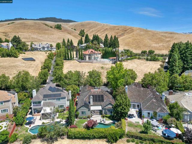 4343 Quail Run Ln, Danville CA: https://media.crmls.org/mediaz/56dacb8f-6e75-4d55-a59f-8d0211c0f7c5.jpg