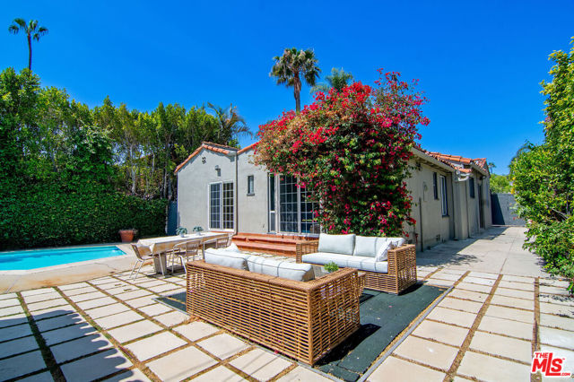 110 S Fuller Avenue, Los Angeles CA: https://media.crmls.org/mediaz/56db27c8-4a27-46ce-91a9-91317804e0f5.jpg