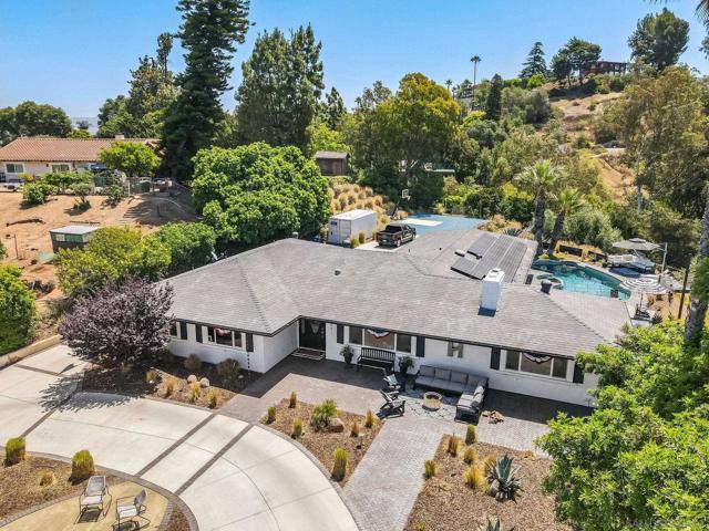 1271 Via Sendero, Escondido CA: https://media.crmls.org/mediaz/56db71e0-3574-40c6-bbd8-9ec9850bb6ab.jpg