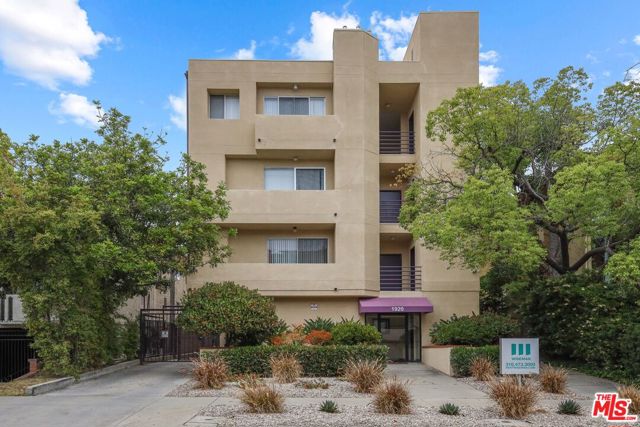 1920 Overland Avenue, Los Angeles CA: https://media.crmls.org/mediaz/56dbc1b0-f9e6-4572-8cda-4d10e5cc7496.jpg