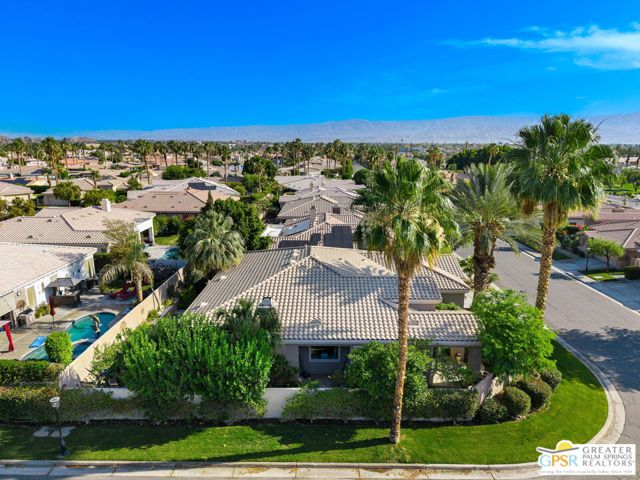 47925 Via Livorno, La Quinta CA: https://media.crmls.org/mediaz/56dc6417-7864-4043-991d-23a4dbb9d8da.jpg