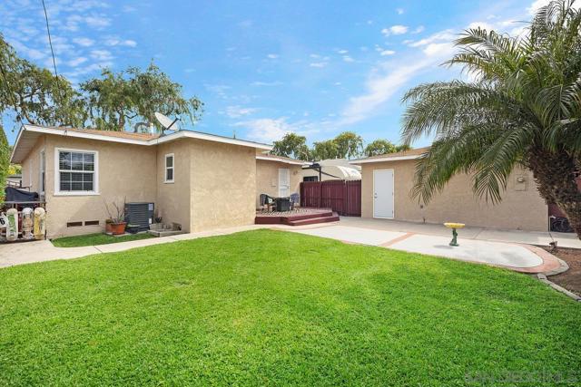 1106 E Santa Fe Ave, Fullerton CA: https://media.crmls.org/mediaz/56dcbe90-b656-43e4-986d-06705ec9883f.jpg