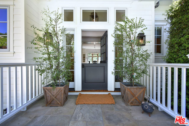 Image 10 of 55 For 3640 Longridge Avenue