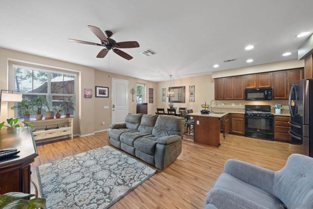 1367 Santa Diana Rd, Chula Vista CA: https://media.crmls.org/mediaz/56dd50b5-45bd-4d1c-8fee-777f6838db33.jpg