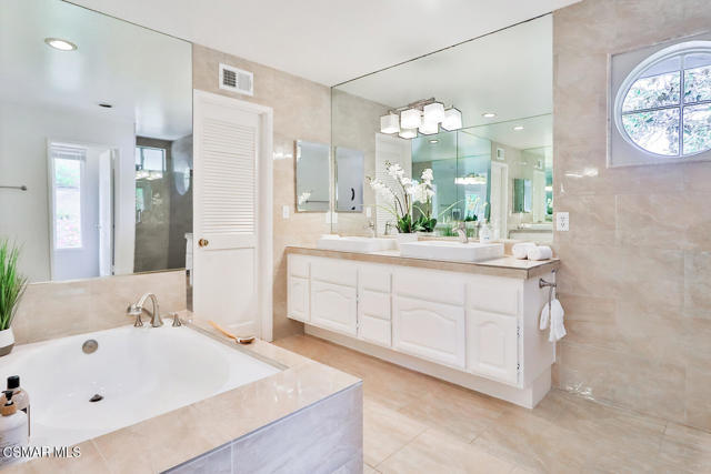 29153 Oakpath Drive, Agoura Hills CA: https://media.crmls.org/mediaz/56dd59af-4e7a-4371-b35b-f532189ceb1d.jpg