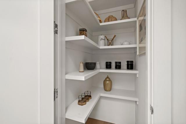 17 30th Street, San Francisco CA: https://media.crmls.org/mediaz/56ddcf85-9a9e-466d-95b4-b311dbcf5d43.jpg