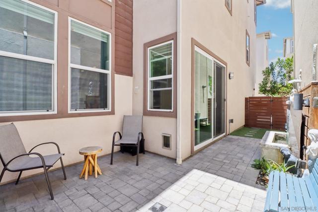 2035 Element way, Chula Vista CA: https://media.crmls.org/mediaz/56ddd864-3201-4f4d-8dbb-d62dacb35646.jpg