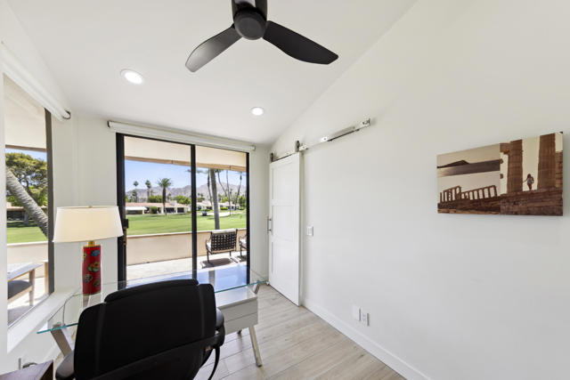 44970 Desert Horizons Drive, Indian Wells CA: https://media.crmls.org/mediaz/56de2cee-dcda-4cd4-9515-ca3c10169185.jpg
