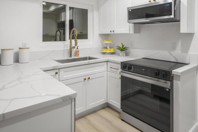 49091 Washington Street, La Quinta CA: https://media.crmls.org/mediaz/56df29bd-8008-41b7-b104-f2d078a36a73.jpg
