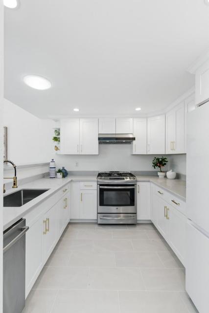 20212 Northcove Square, Cupertino CA: https://media.crmls.org/mediaz/56df564a-aed8-499b-8258-a156bd251162.jpg