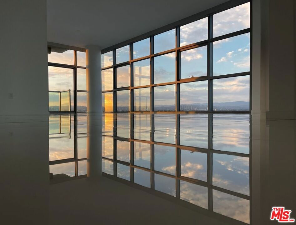 https://media.crmls.org/mediaz/56dfb697-e3dc-4e28-ad4d-fb5e48d1083a.jpg?preset=X-Large